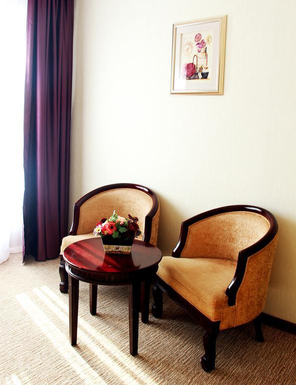 Hotel Victoria Bakoerjani Kamer foto