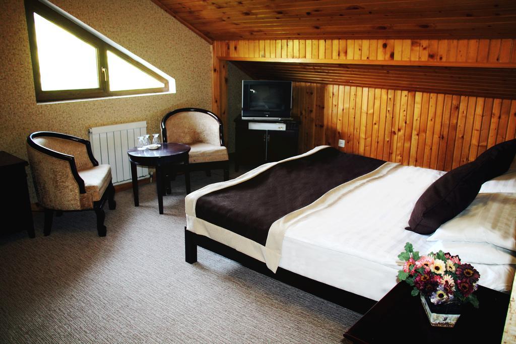 Hotel Victoria Bakoerjani Kamer foto