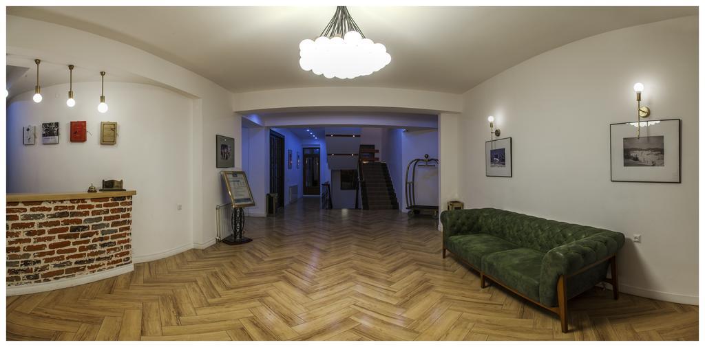 Hotel Victoria Bakoerjani Buitenkant foto