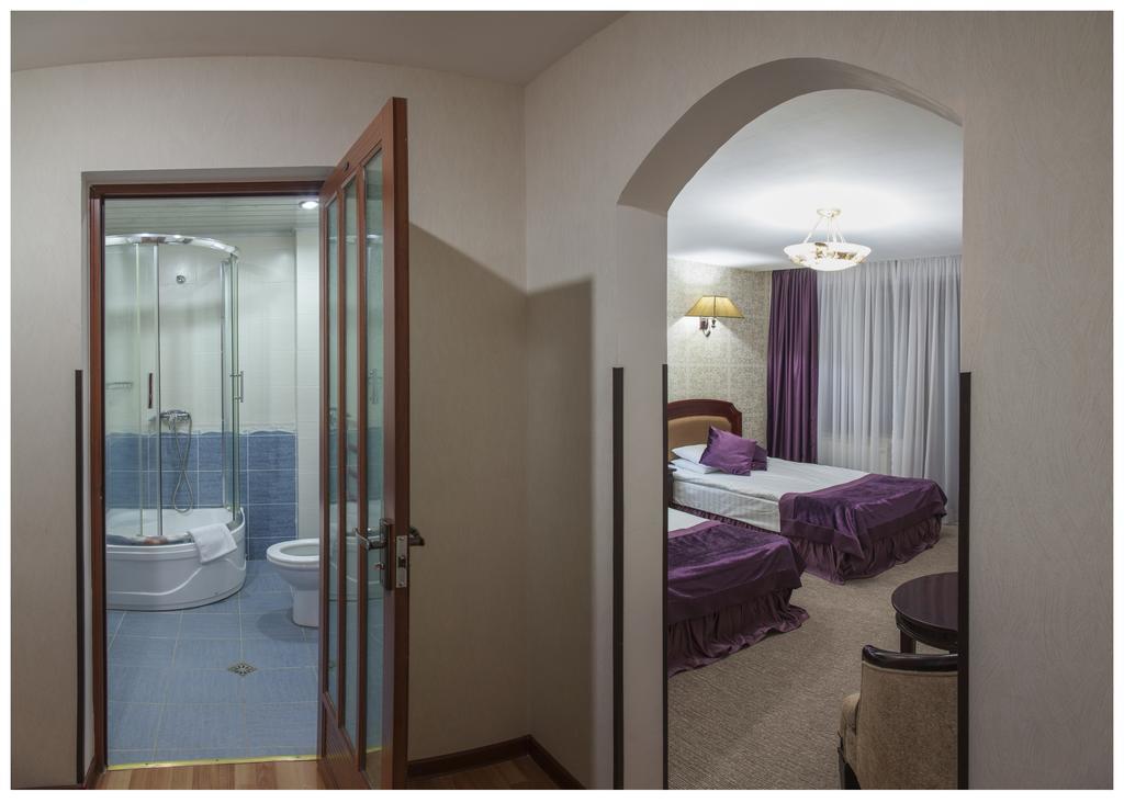 Hotel Victoria Bakoerjani Buitenkant foto