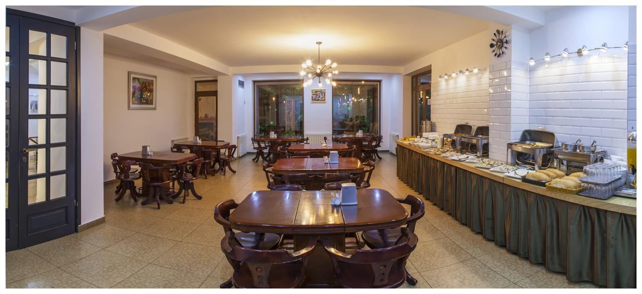 Hotel Victoria Bakoerjani Buitenkant foto
